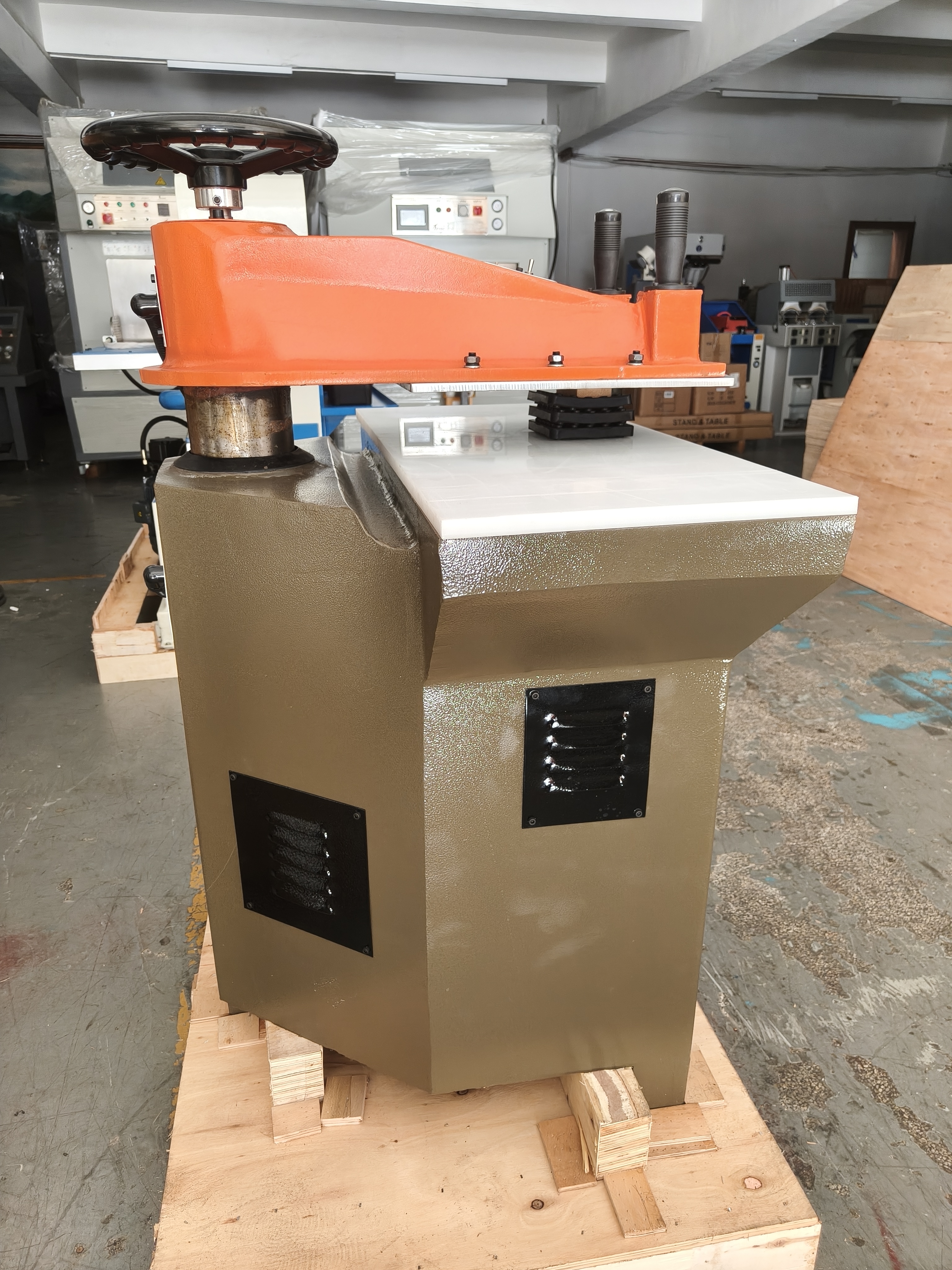 Presse à découper hydraulique  - Die Cutting Machine avis et prix